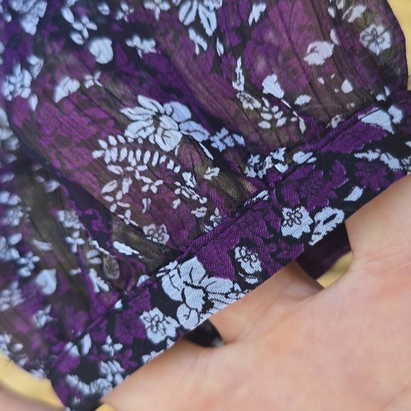 Jaclyn Smith Purple and White Floral Long Sleeve Blouse/Top - Picture 5 of 6